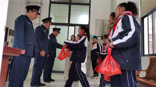 長沙紅光保安服務(wù)有限公司,長沙安保服務(wù),長沙安全服務(wù),長沙非武裝押運(yùn),勞務(wù)派遣服務(wù)